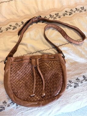 Rustic town/ Woven Leather Crossbody Bag in Cognac